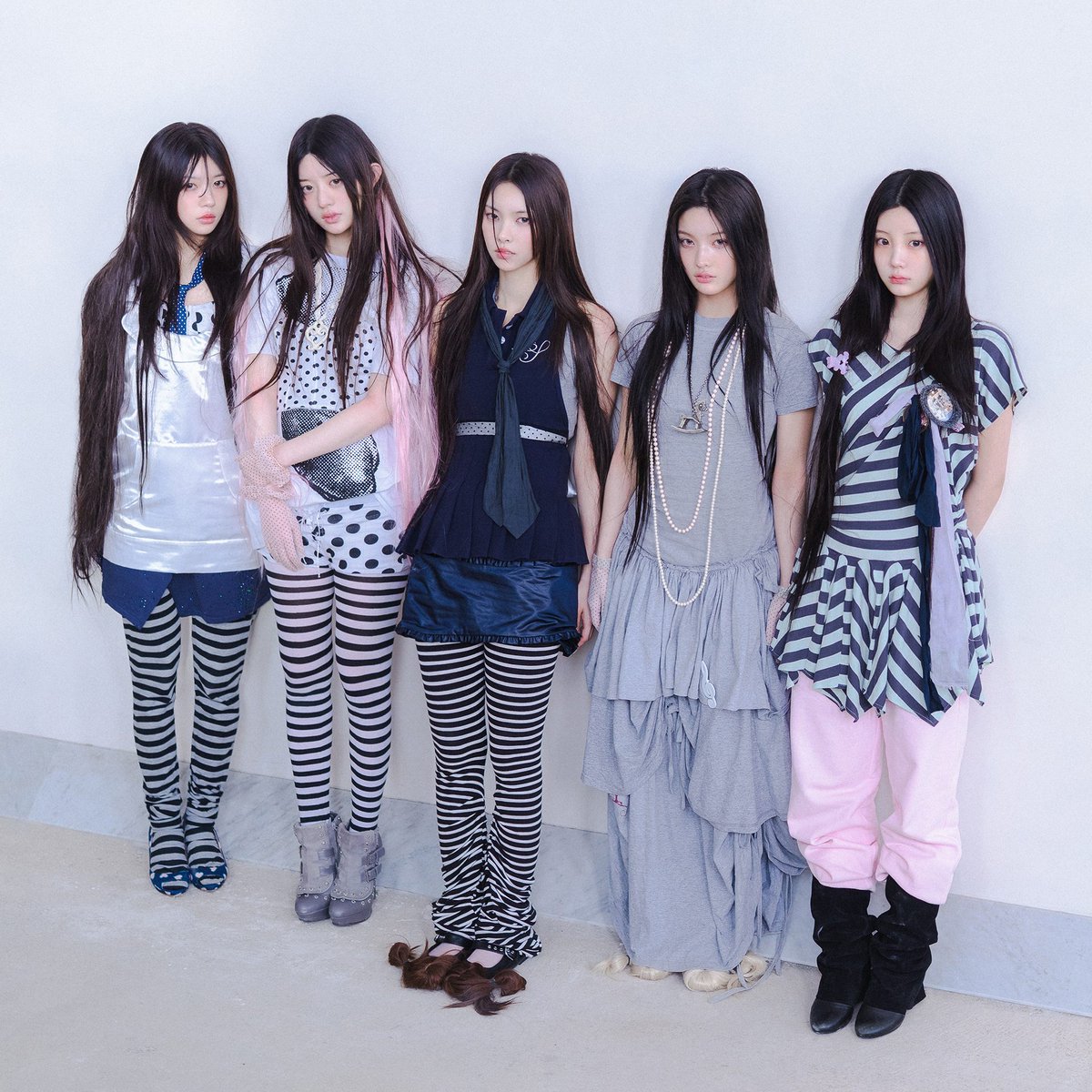 .<a href="/ILLIT_official/">ILLIT official</a> are ready to explore their boundless potential. Hear their new EP, bomb: apple.co/NewILLIT

#ILLIT #아일릿