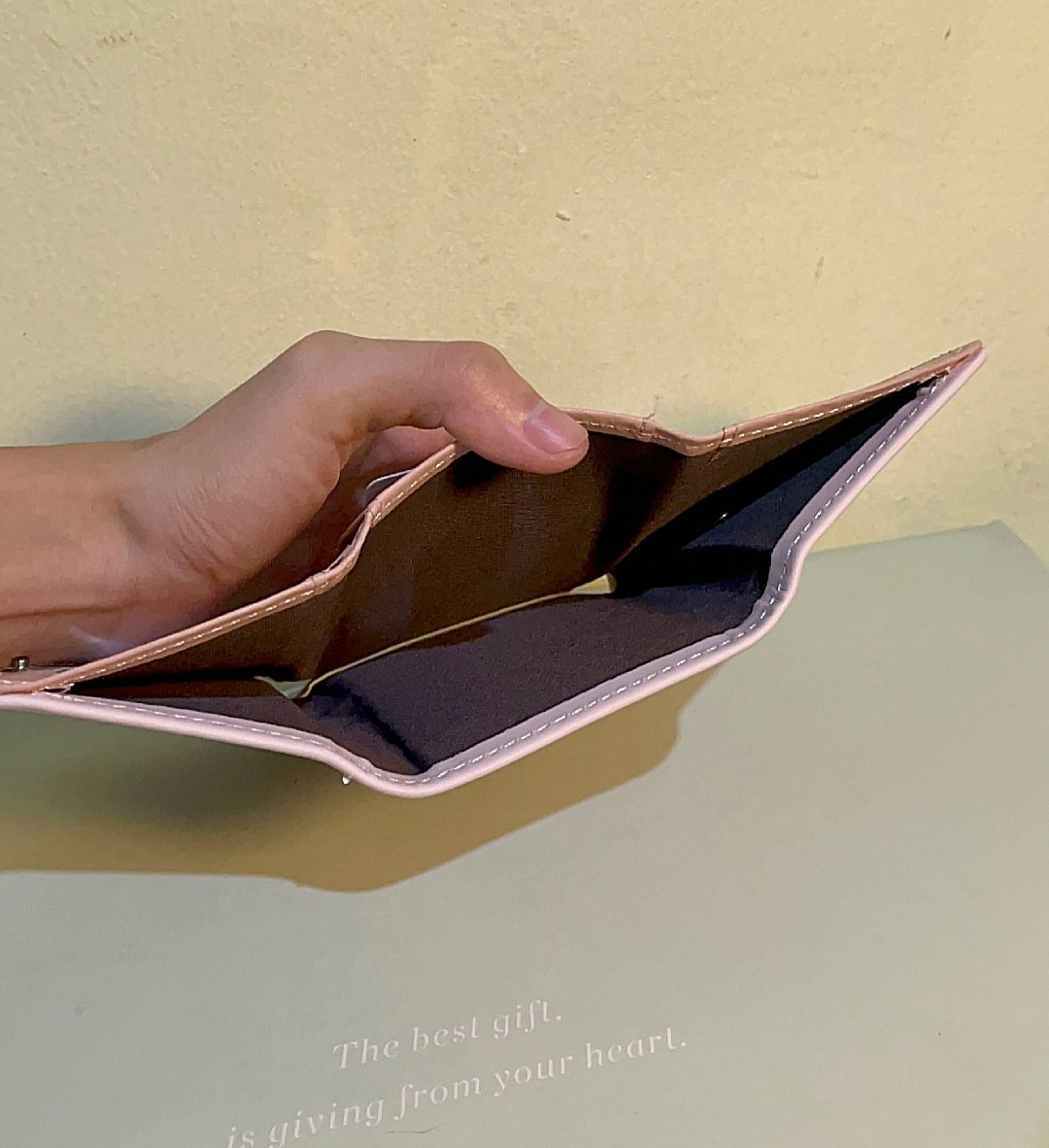 wh00ara's tweet photo. • dompet naomi

warnanya cakep bgt pinky pastel gituu, motifnya juga looks so aesthetic, ada 8 slot kartu + 1 space buat naruh uang cash.

beli di sini: https://t.co/yur1o98VtK https://t.co/2yzagPZ1nS