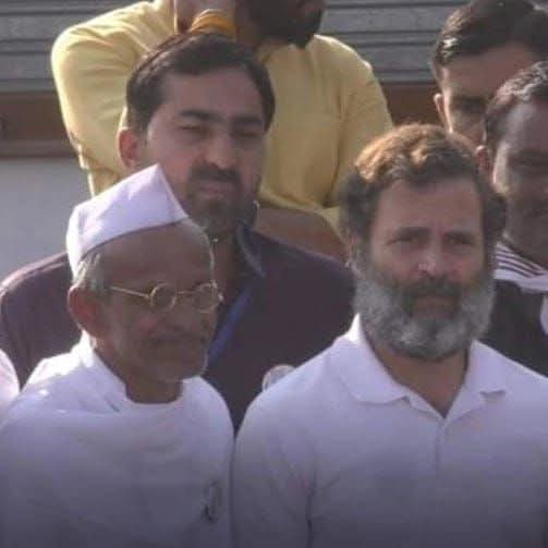 अखिल भारतीय कांग्रेस कमेटी के पूर्व अध्यक्ष, शोषित, पीड़ित और वंचितों की सशक्त आवाज़, संवेदनशील जनसेवक, रायबरेली से सांसद आदरणीय श्री राहुल गाँधी जी Rahul Gandhi को जन्मदिवस की हार्दिक शुभकामनाएं। 

ईश्वर, राहुल जी को स्वस्थ, सफल और दीर्घायु जीवन प्रदान करें। 

#RahulGandhi