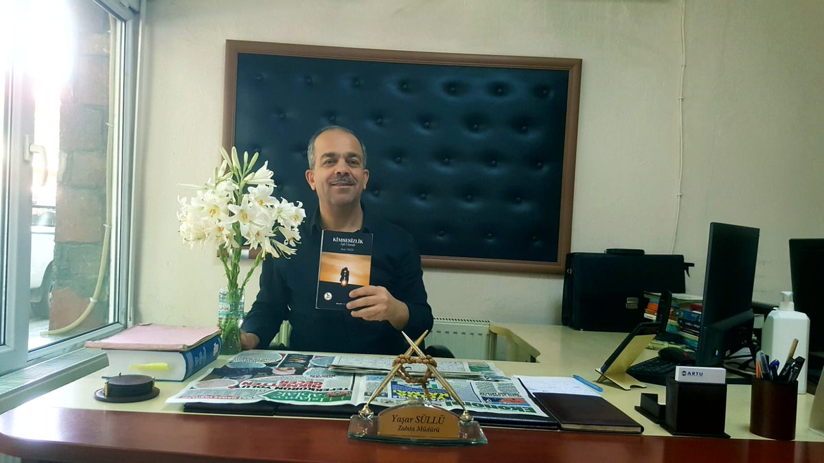 'Yeni çıkan 'İşte Hayat' ve üçüncü baskısı çıkan 'Kimsesizlik' hakkında aldığım telefonlar ve yapılan paylaşımlar/yorumlar son derece sevindirici. 

Bu bana yeni başladığım yedinci kitap için iyi bir moral kaynağı oldu. 

Herkese teşekkürler.