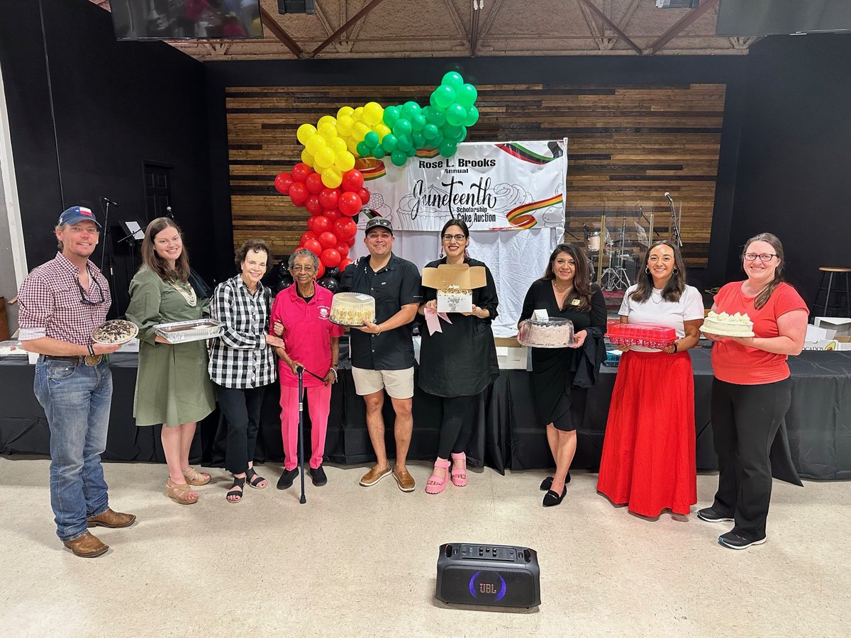 ErinForYall's tweet image. Today we celebrate #Juneteenth - a powerful reminder of the ongoing fight for freedom. In #Hd45, I joined San Marcos' Juneteenth Unity Walk & the Annual Rose Brooks Cake Auction, raising $ for college scholarships. Thank you to all who made these events possible. #txlege