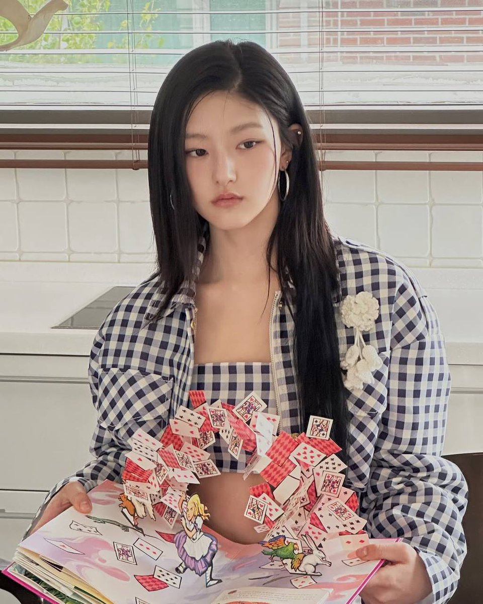 KissofLifeita's tweet photo. 📱kissoflife UPDATE

#Haneul

. 
#KISSOFLIFE #키스오브라이프 #KIOF #키오프 
#JULIE #NATTY #BELLE #HANEUL 
#쥴리 #나띠 #벨 #하늘 https://t.co/5PDzmdE4ex