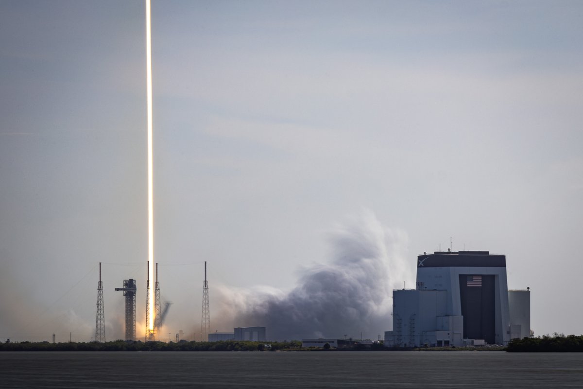 SLDelta45's tweet image. Launch Pad Playback 🚀🔁
50 launches and counting. That's right—we've officially hit liftoff #51 for the year, and it's only June.
Here's a look at what got us there over the past week.
#Starlink 12-24 │ 12-26 │10-18