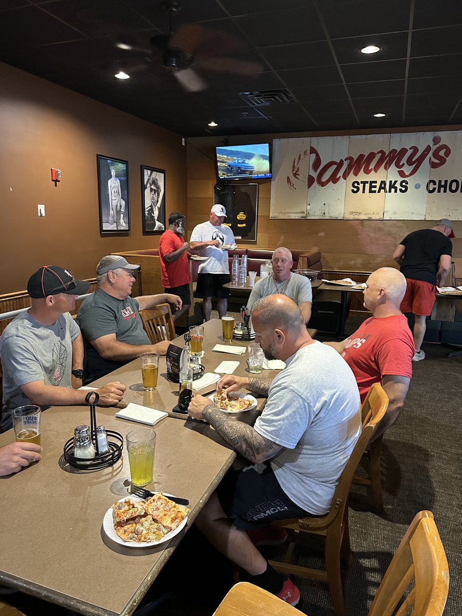 Saved the best for last!  ER football loves Sammy’s Pizza in Elk River❤️.  They support our community and kids like no other.