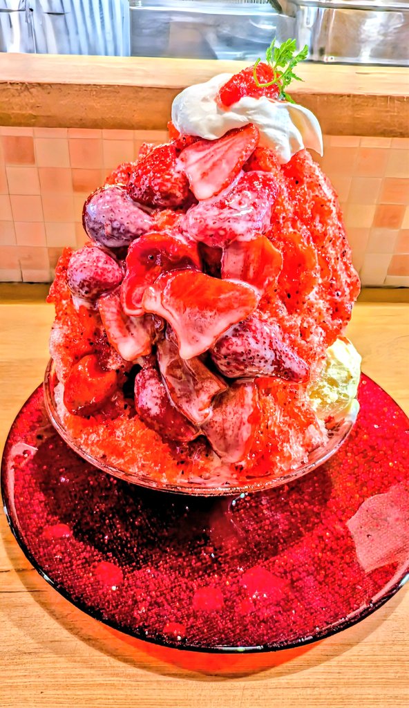 自分がこの世にコンコロリンの
スッコロリンのプリッキョッポワ！
っと転がり生まれて、今日で５５年が
経ちました！ 近ごろは膝が痛いじゃ
疲れが取れにくいじゃと言いながらも
色んな方々の存在に恩義と感謝を忘れず、進んで行ければと思います！