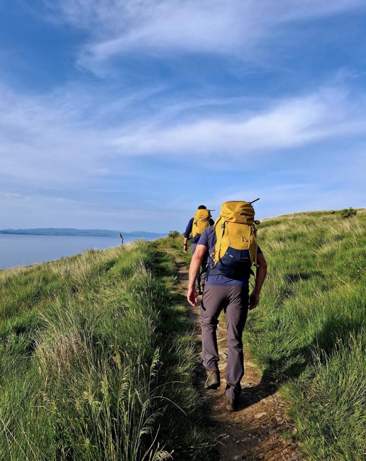 arranMRT's tweet image. ❌ CALLOUT ❌ 19/6/25
2 walkers who had become disoriented and exhausted on steep ground in the Cock Farm area of North Arran. After a phone call, they were able to rendezvous with team members and were assisted off the hill.
#Volunteers #Arran #IsleOfArran
#StJohnScotland