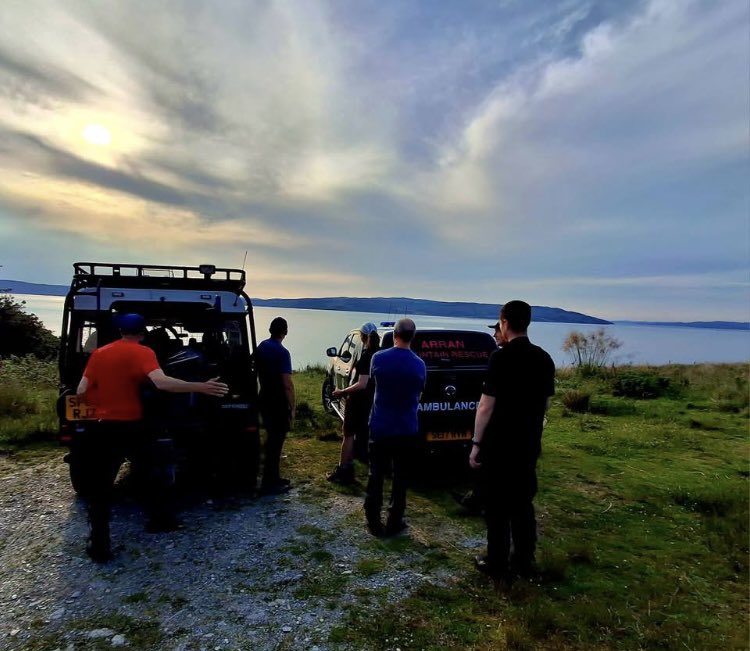 arranMRT's tweet image. ❌ CALLOUT ❌ 19/6/25
2 walkers who had become disoriented and exhausted on steep ground in the Cock Farm area of North Arran. After a phone call, they were able to rendezvous with team members and were assisted off the hill.
#Volunteers #Arran #IsleOfArran
#StJohnScotland