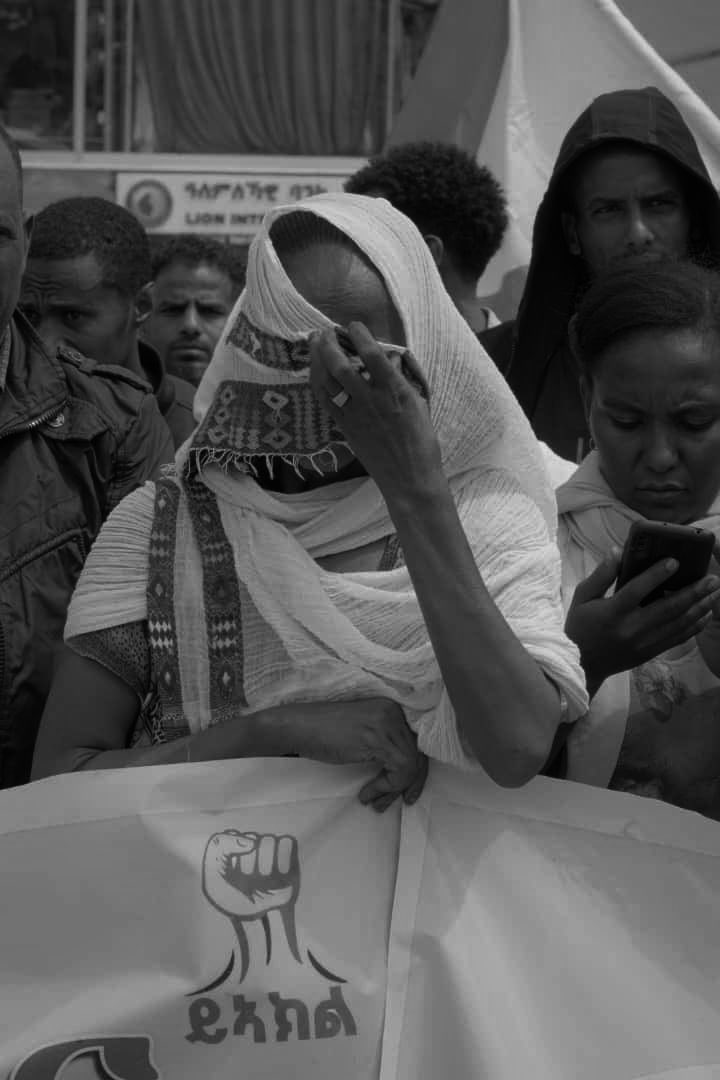 meazaG_'s tweet photo. Today, they joined other displaced people across Tigray in a public protest, demanding safe &amp; immediate return to their ancestral lands.
Their voices carry years of pain &amp; unwavering resolve. They must be heard. They must go home with the dignity+justice they’ve long been denied. https://t.co/sQmQiyl3hw