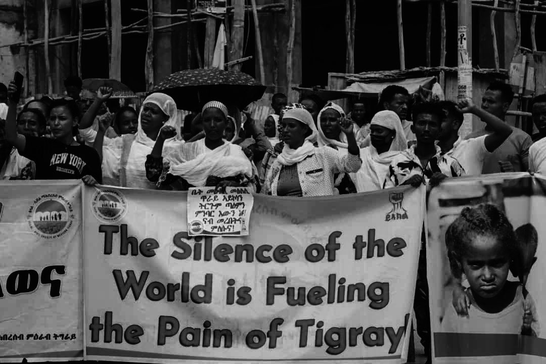 meazaG_'s tweet photo. Today, they joined other displaced people across Tigray in a public protest, demanding safe &amp; immediate return to their ancestral lands.
Their voices carry years of pain &amp; unwavering resolve. They must be heard. They must go home with the dignity+justice they’ve long been denied. https://t.co/sQmQiyl3hw