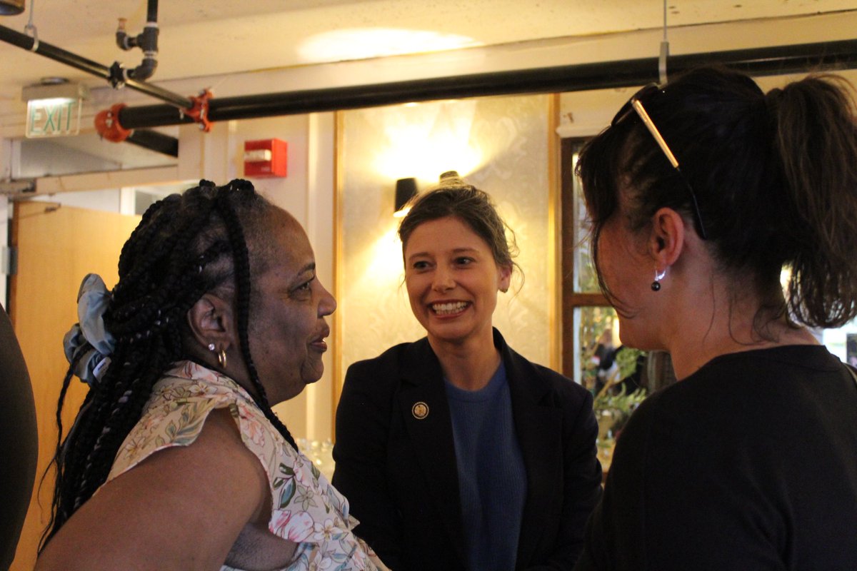 MaggieG603's tweet image. Community isn’t something we’re given – it’s something we build together. It was an honor to be a part of that community tonight in Manchester on Juneteenth.
Juneteenth is Freedom Day. And today we remember the end of America’s original sin of slavery, the long road to freedom…