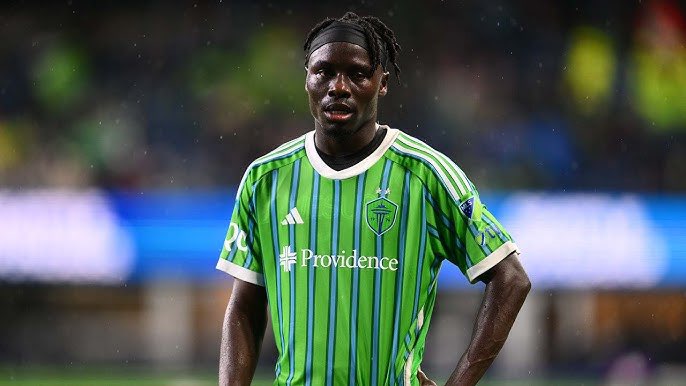 DlmSquad's tweet photo. El hijo que le está haciendo Georgi Minoungou, ciego de un ojo, a Javi Galán que está siendo en el Atlético de Madrid Seattle Sounders https://t.co/R9duOfXCZK