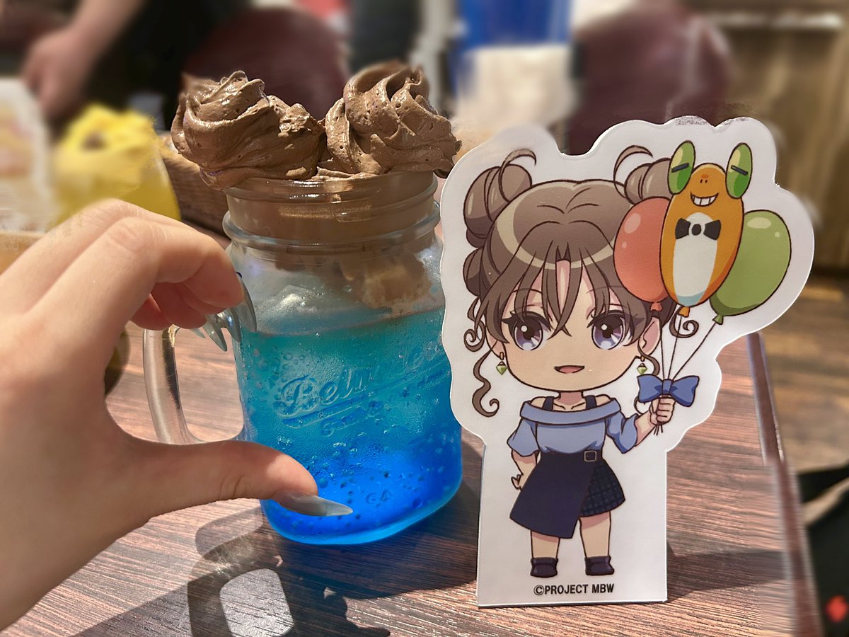 Honami_Momose's tweet photo. ✨️ #前橋ウィッチーズ コラボカフェ🎂🍹
〜チョコのまんまるお誕生日会〜✨️

夢のコラボカフェ、一足先に伺いました💨

メニューの種類がいっぱいあって迷っちゃいます🥳ぜーんぶ頼みたかった‼️😬

グッズも良かった…✨️

サインたくさん書いたのでぜひ来てね🥰
✨️今日からです✨️

 #MBW https://t.co/Hbo33DkG1C