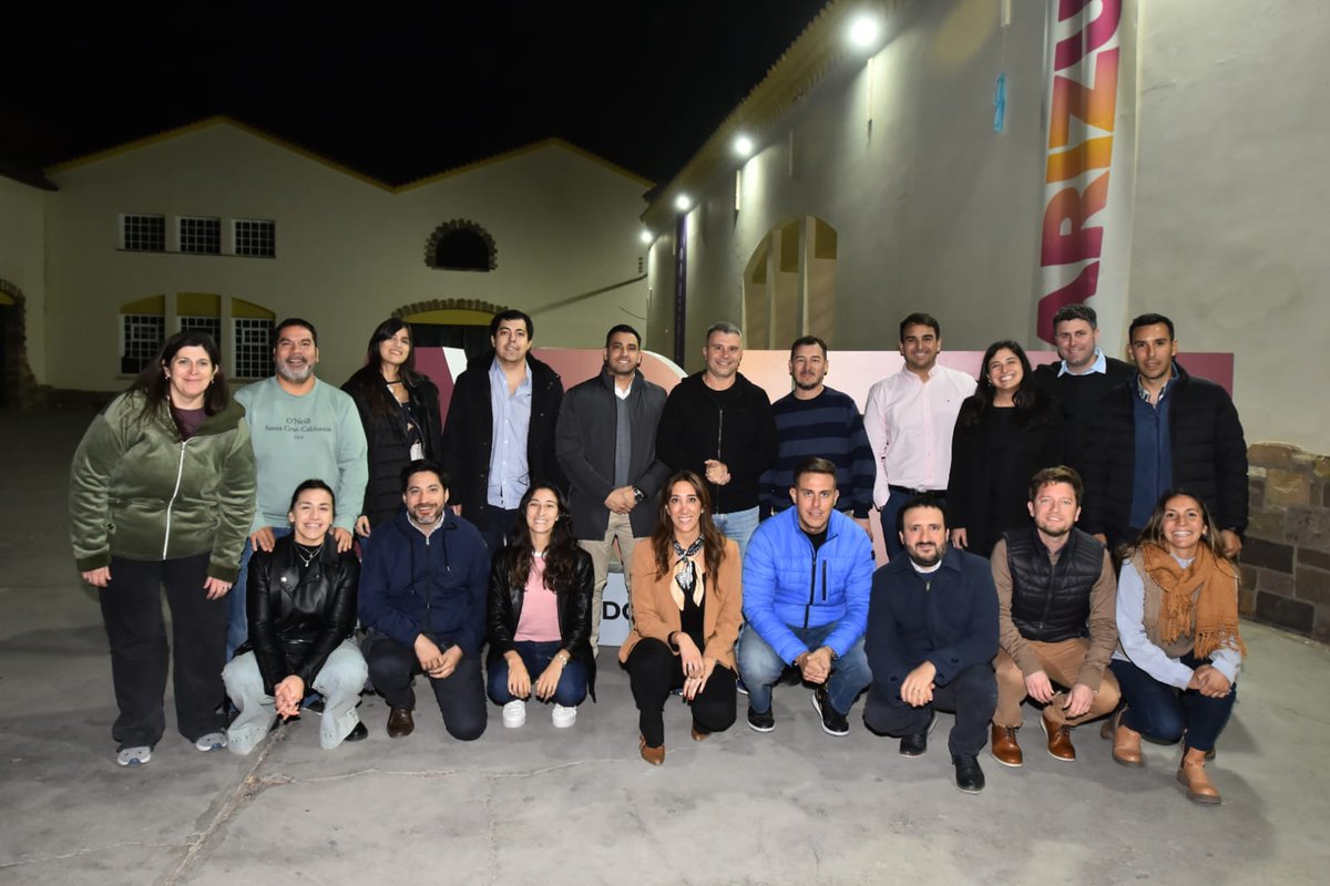 diegocostarelli's tweet photo. Junto a jóvenes dirigentes de todo el país nos reunimos en Godoy Cruz para compartir experiencias de gestión, debatir ideas y pensar juntos el futuro.

Estos espacios son fundamentales para fortalecer vínculos y potenciar liderazgos para los desafíos que vienen. https://t.co/n6ZKlg4E9y
