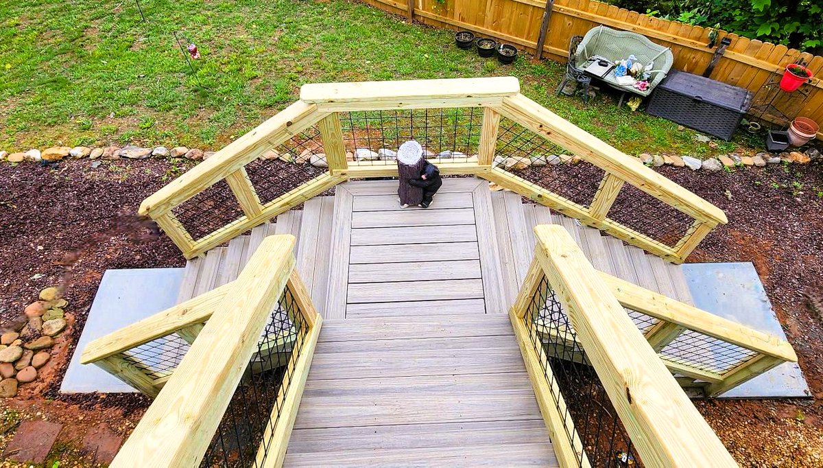 ngedecks1's tweet image. From compact steps to grand staircases, we build stairs that fit any deck design. #CustomStairs #FunctionalOutdoorLiving #BackyardUpgrades #NorthGeorgiaEliteDecks