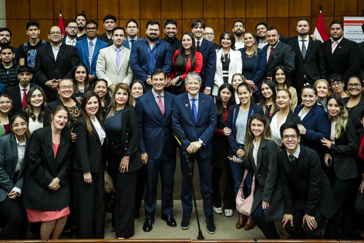 Guillermo Lasso (@lassoguillermo) on Twitter photo “Liderazgo y desafíos de América Latina” fue el eje de mi charla esta tarde, organizada por la Universidad Nacional de Paraguay y realizada en el Senado.
Conversamos sobre la democracia, el valor de las instituciones, el rol del liderazgo ético en tiempos complejos y el inmenso “Liderazgo y desafíos de América Latina” fue el eje de mi charla esta tarde, organizada por la Universidad Nacional de Paraguay y realizada en el Senado.
Conversamos sobre la democracia, el valor de las instituciones, el rol del liderazgo ético en tiempos complejos y el inmenso