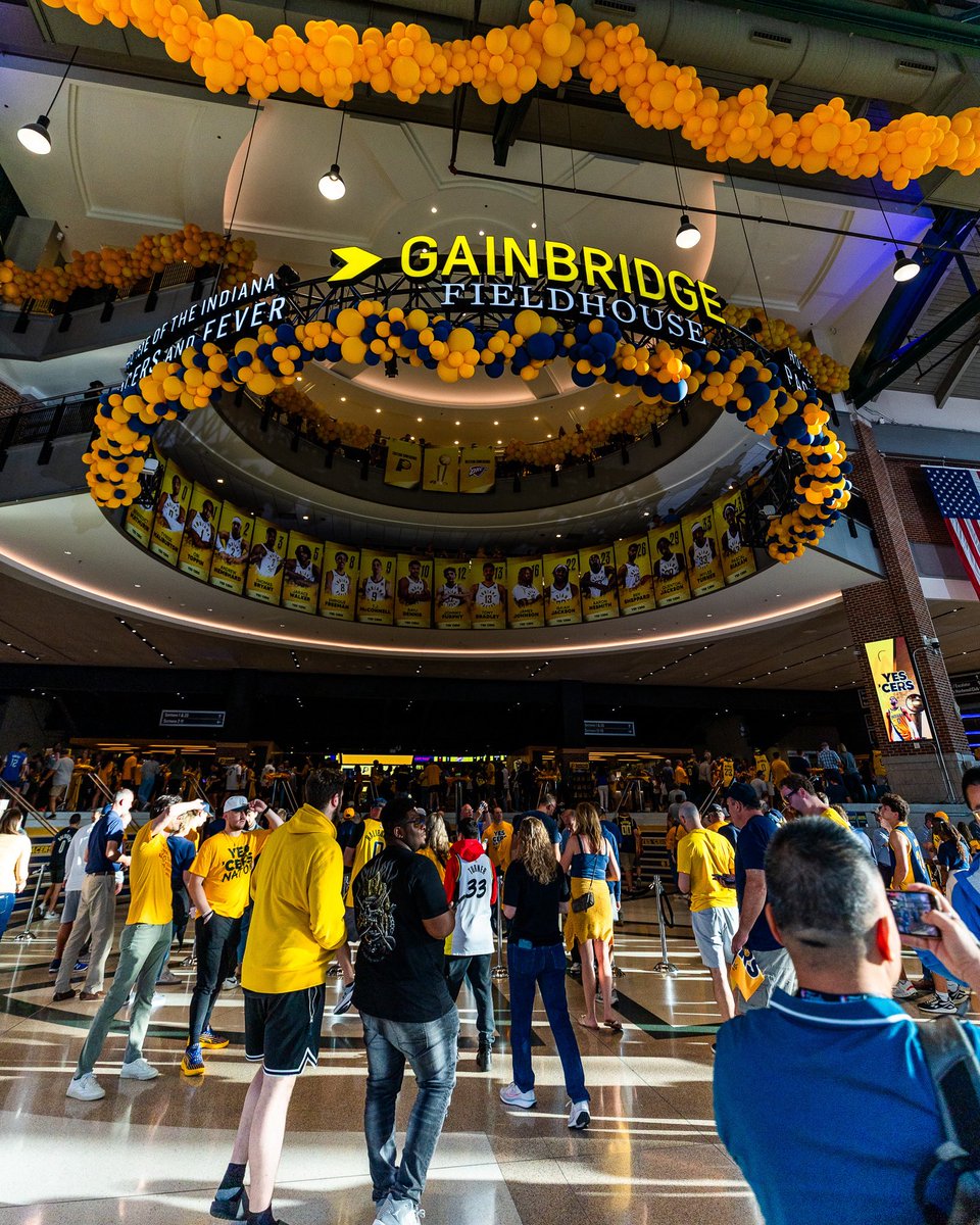 our last one at home 💙 💛