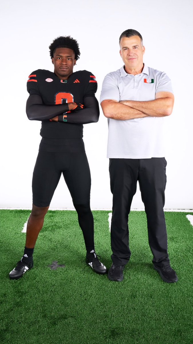jj_edwards8's tweet image. Wassup Miami Fans🌴 how I’m looking #305