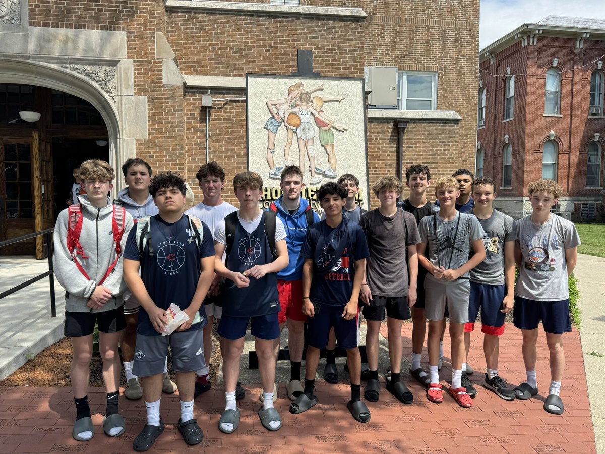 After falling short in a pair of games Tuesday night we had a much better showing today when we visited The Hoosier Gym. Fun trip with this group!