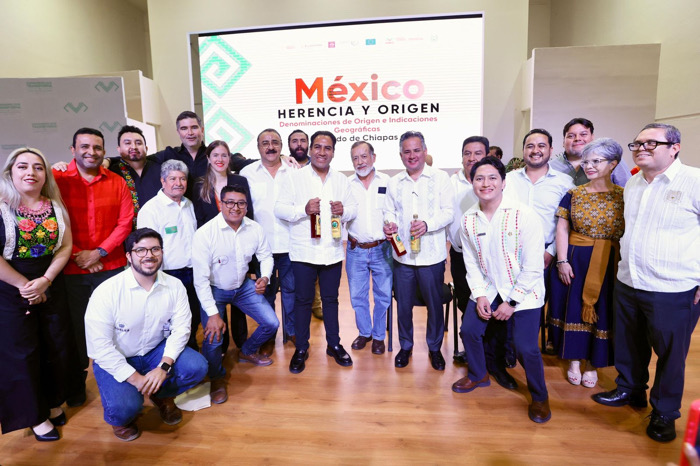 Gobierno de Chiapas e IMPI suman esfuerzos para proteger identidad y origen de productos locales. 
Eduardo Ramírez y Santiago Nieto inauguraron el seminario México: Herencia y Origen. Denominaciones de Origen e Indicaciones Geográficas.
alfaronoticias.com.mx/gobierno-de-ch…