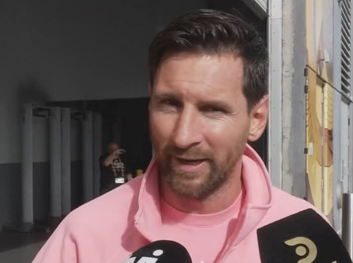 LIONEL MESSI:
 "I have great admiration for Ronaldo because of the career he has had. And I still do because he continues to compete at the highest level."