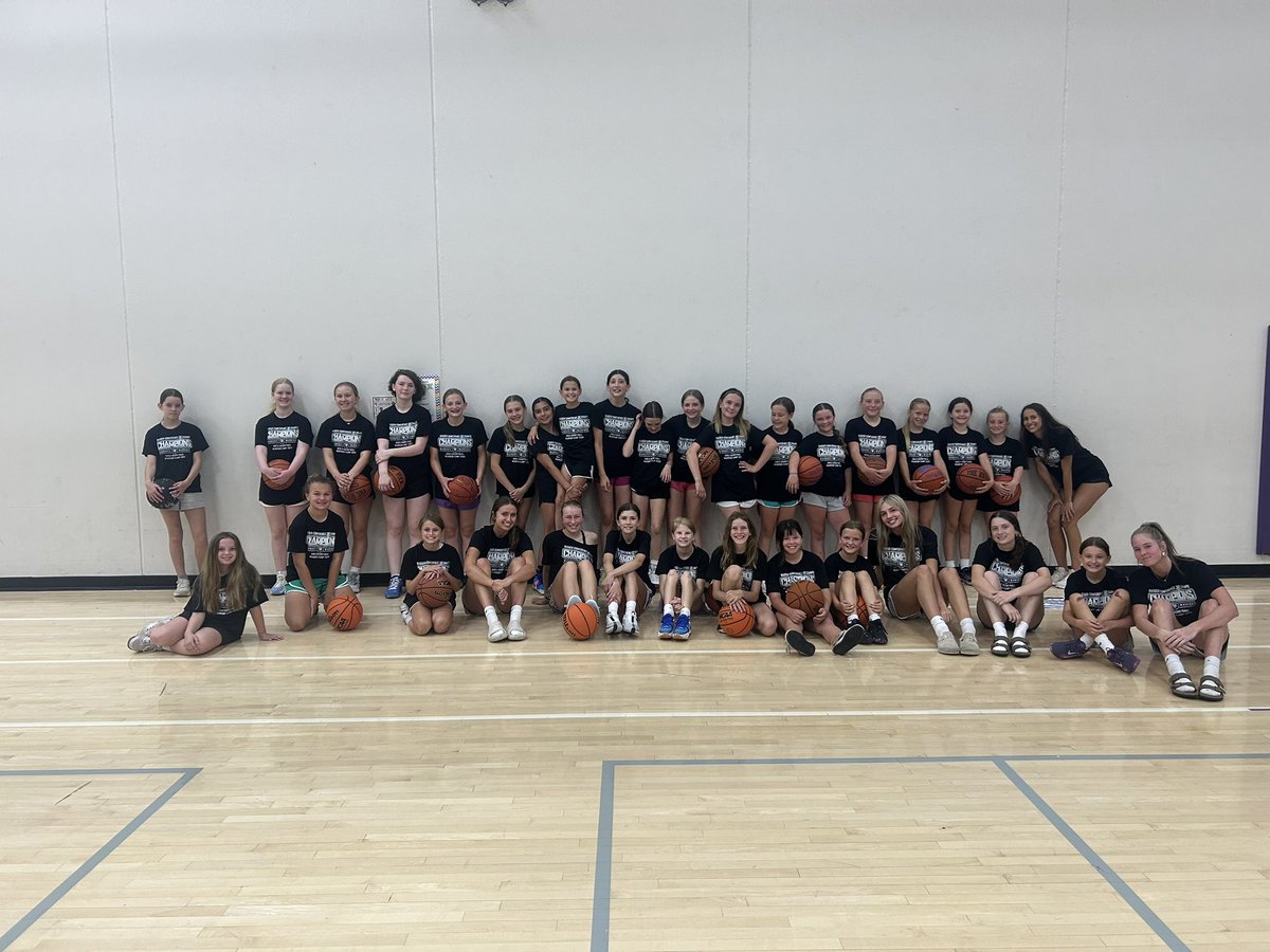 waunakeehoops's tweet photo. The future is bright!!! Today wrapped up Little Warriors and Warrior Camp! #FAMILY #waunakeeway https://t.co/hMN17lsBml