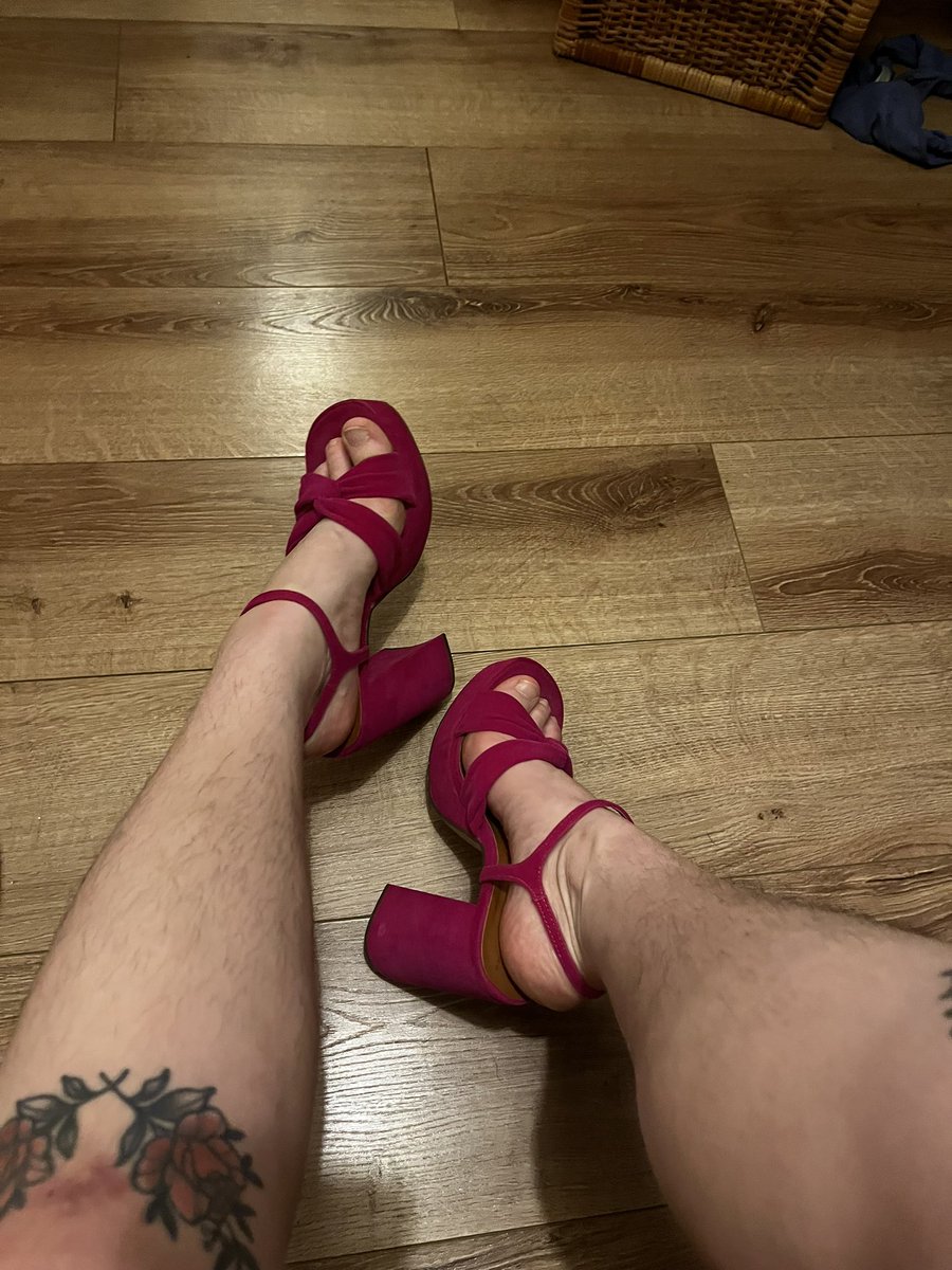 BaddieCus's tweet photo. Whose 🍒 should I crush with these shoes? 
Feeling pink today #londondomme #footfetish #hairyarmpit https://t.co/jAyOb6U3P6