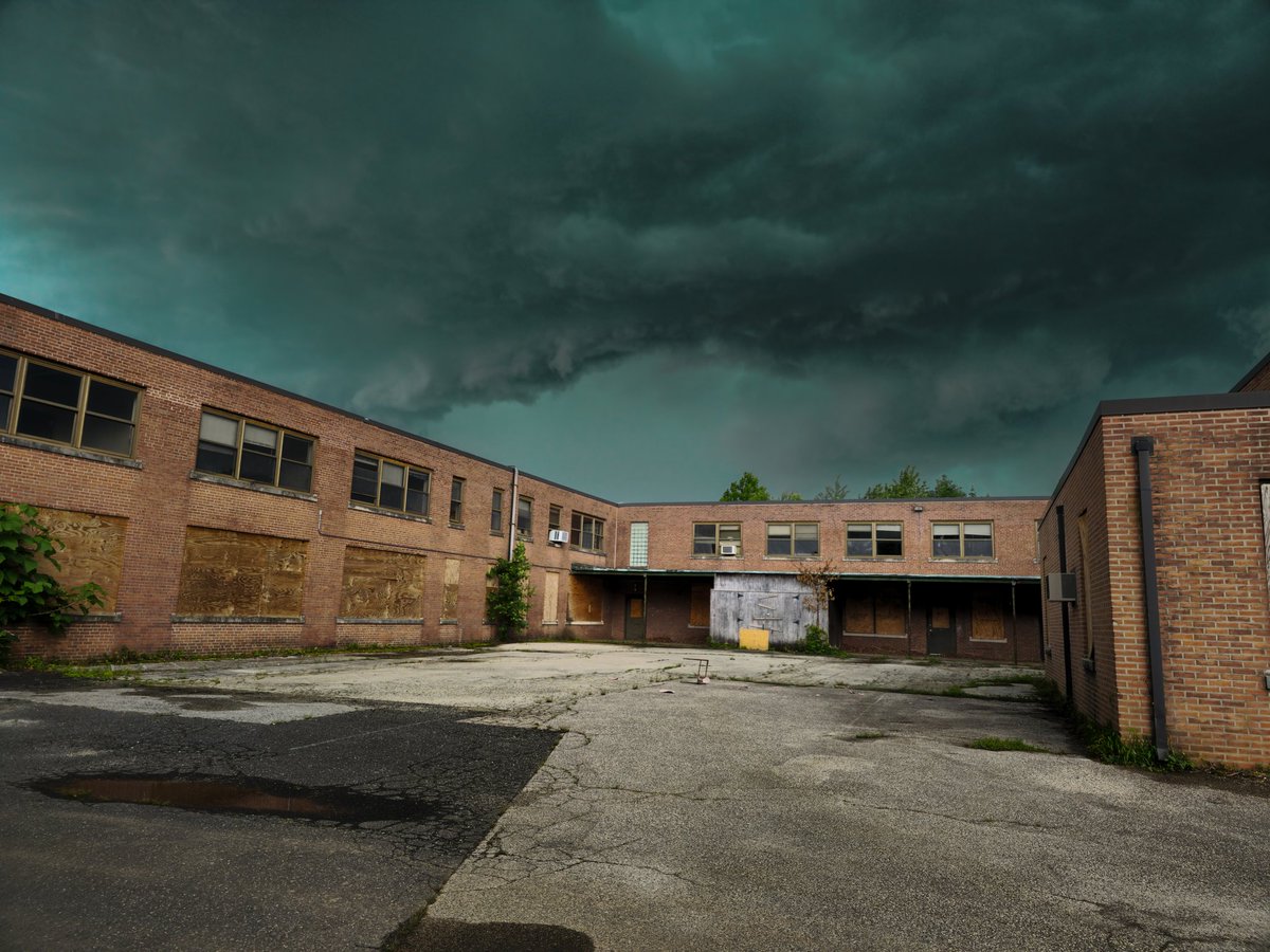 ColorTables's tweet image. Here's a photo I took just before having to take cover from the rain and wind. It sounded like a train!