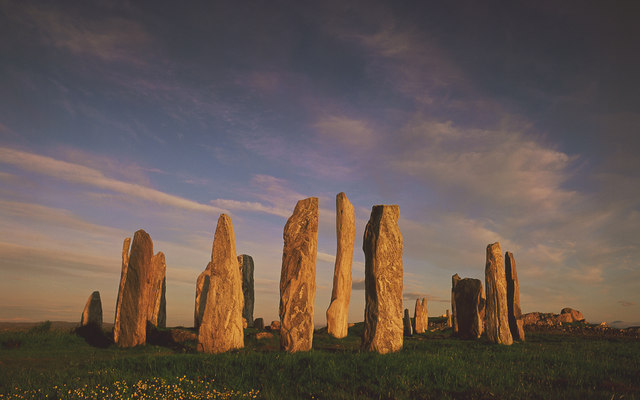 Ancient Callanish Standing Stones, Isle of Lewis, Scotland, Tom Richardson!💙🏴󠁧󠁢󠁳󠁣󠁴󠁿 Erected some 5,000 years ago, they predate Stonehenge, and were an important place for ritual activity for over  2,000 years!