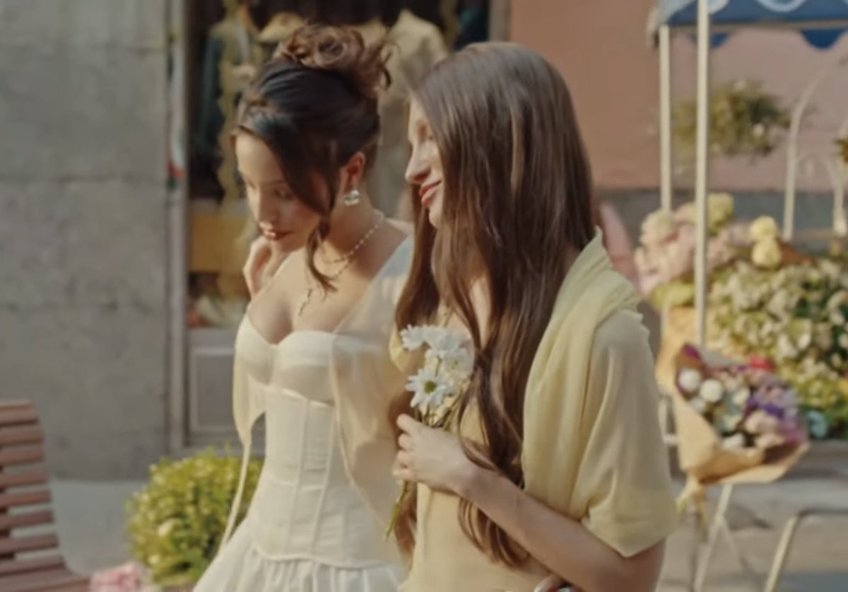 así lucen dos chicas que acaban de hablar por todas nosotras