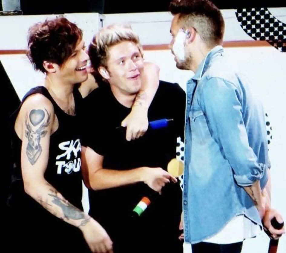 Jaz29Ca's tweet photo. This photo is completely normal ahahaha!!! #Perfectphoto https://t.co/YHSOhdiTqd