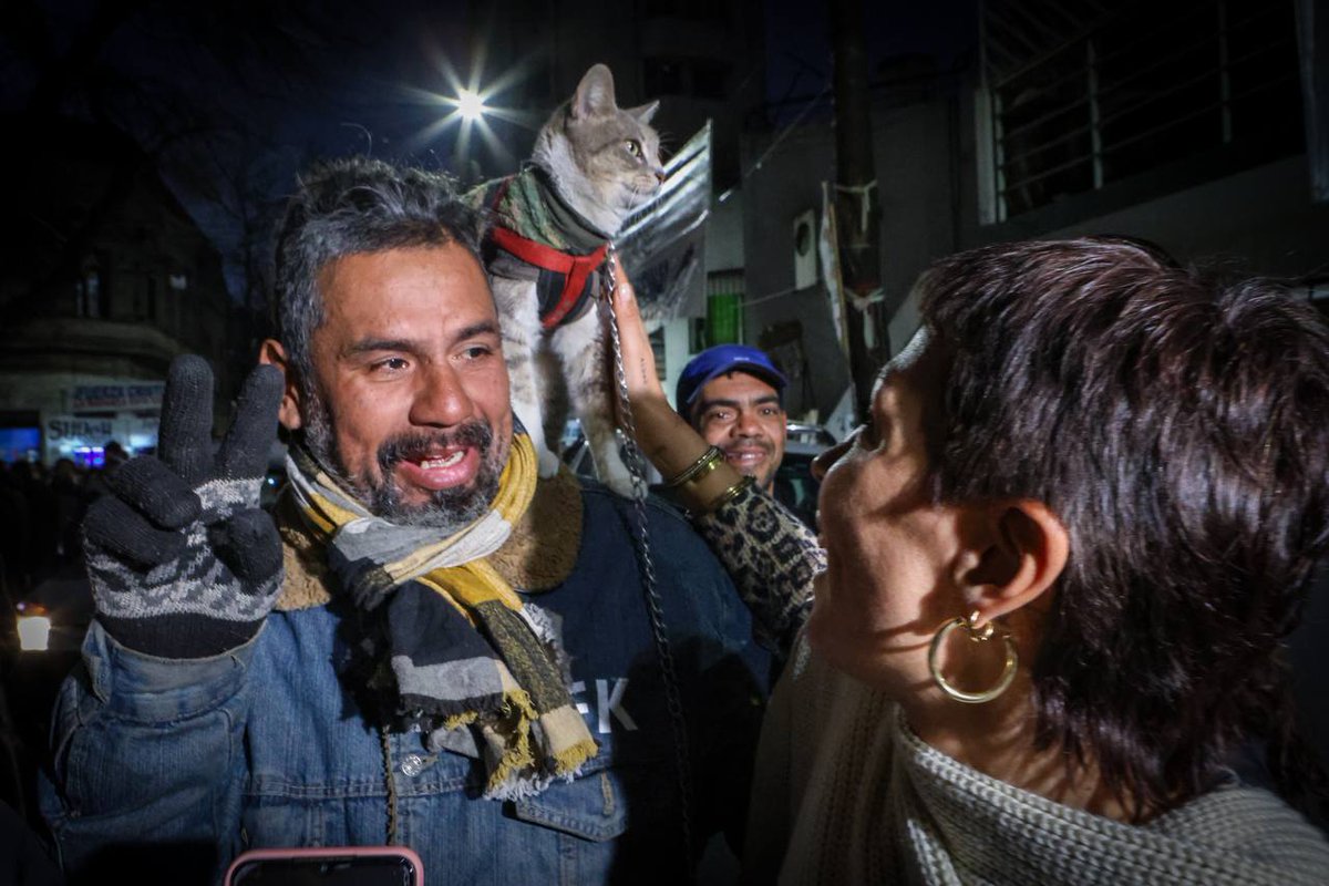 La tobillera es el certificado de dignidad de Cristina.
Cristina es condición para la dignidad de todos y todas.