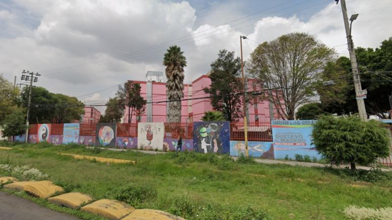 #IMPORTANTE | Encuentran a mujer sin vida al interior de un departamento en U.H de San Juan de Aragón ⚠️
Acá la historia: facebook.com/share/p/19We2C…