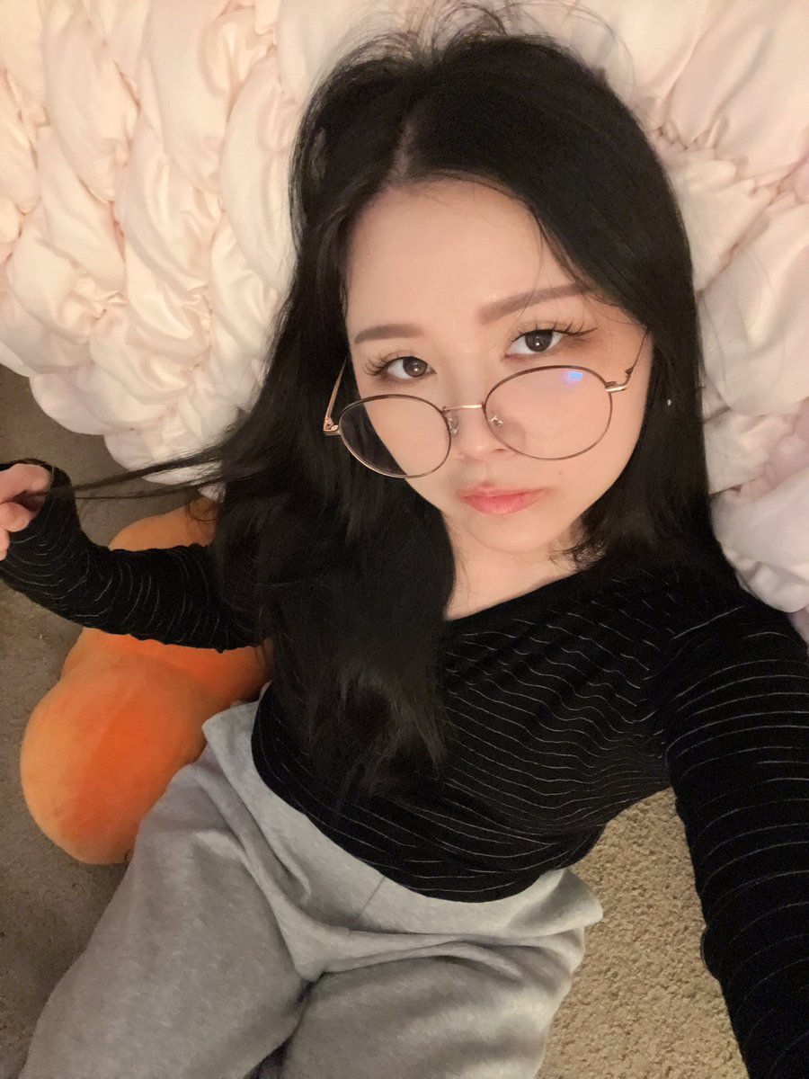 lawnping's tweet image. me n my charmander against the world