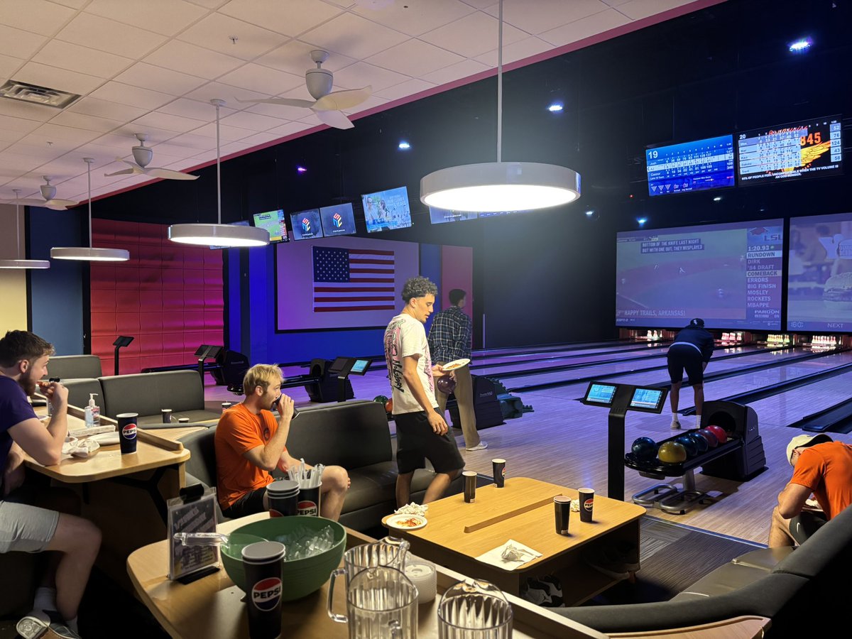 UE Men's Basketball tweet media