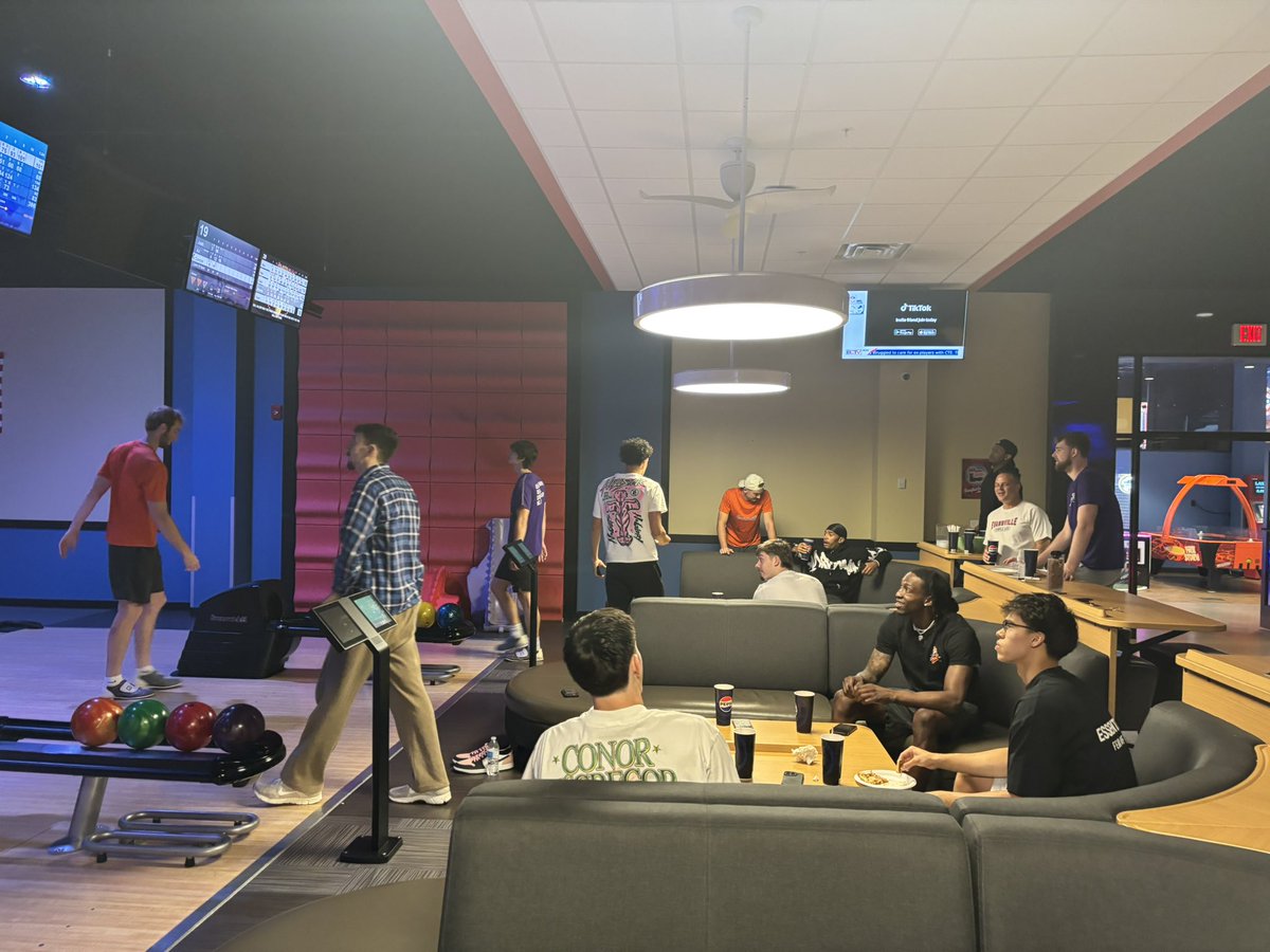 UE Men's Basketball tweet media