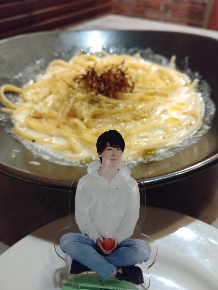 kaoringtree1102's tweet photo. 後輩と飲みに🍻
たまには愚痴をみんなで😂
アイスに見えるのはポテトサラダ😁
#撮り徹
#ジンジャー🫚のパスタ🍝
珍しいあじだったけど美味しかった！ https://t.co/VYdTxnhNQZ