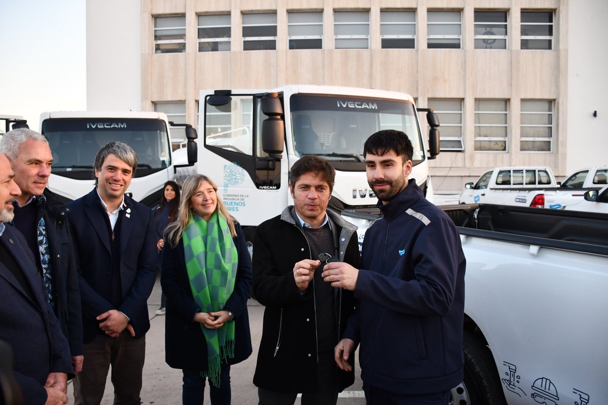 🛻🚚 Nueva Flota Vehicular 
🚧 Obra: Nueva Planta Potabilizadora 💧

✅ En la jornada de hoy, el Gobernador <a href="/Kicillofok/">Axel Kicillof</a>, nos entregó🔑 las nuevas unidades para renovar la flota automotriz operativa y seguir trabajando en la mejora continua del servicio de agua y cloacas.