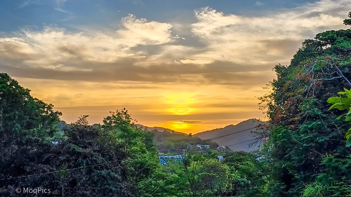 moqjazz's tweet image. Esta toma de hoy fue hecha par de calles mas arriba de casa. @SLopezTiempo @383_787 @adamonzon @AWA_013 @DeborahTiempo @BoricuaVasca @EliRobainaTV @bredle @SusanSoltero @CycloforumsPR @NWSSanJuan @Fernando_AF14 @KevinDelbrey @GuaybanaJota @ManuelRoldanPR @weatherchannel #sunset