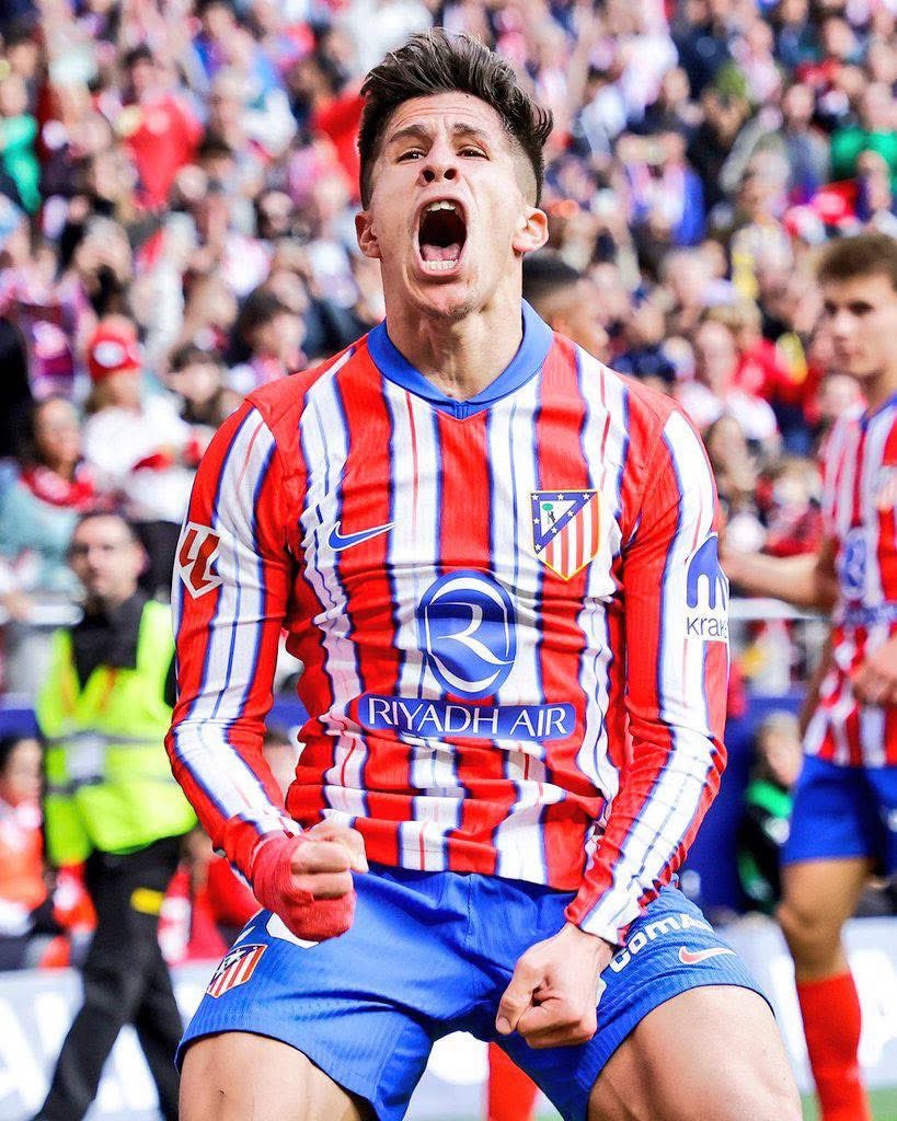 Atletico Universe (@atletiuniverse) on Twitter photo 🚨 Giuliano Simeone: “Sacrifice is something I will never compromise on. I will always give everything for this badge, for this shirt, for this team, and for our people.”
<a href="/DAZNFutbol/">DAZN Fútbol</a>/<a href="/victor_llebaria/">Víctor Llebaría Escutia</a> 🚨 Giuliano Simeone: “Sacrifice is something I will never compromise on. I will always give everything for this badge, for this shirt, for this team, and for our people.”
<a href="/DAZNFutbol/">DAZN Fútbol</a>/<a href="/victor_llebaria/">Víctor Llebaría Escutia</a>
