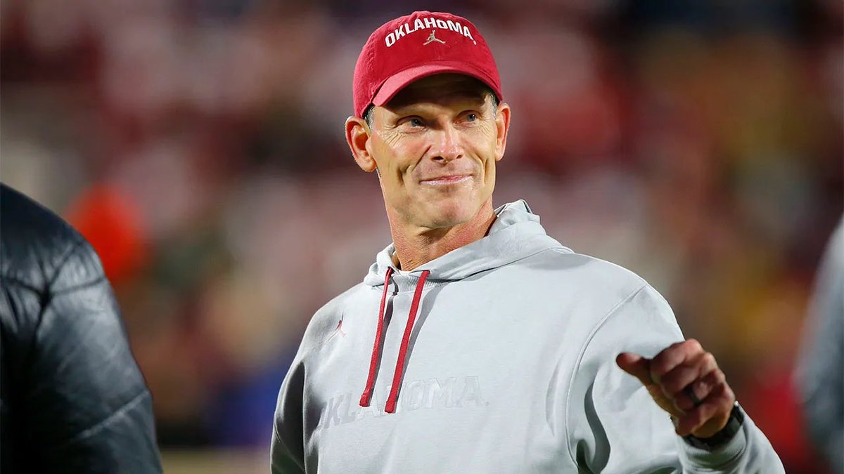 CFBTalkDaily's tweet image. If you were starting a football program today
Which one of these coaches would you want to lead the program?
Brent Venables or Eli Drinkwitz