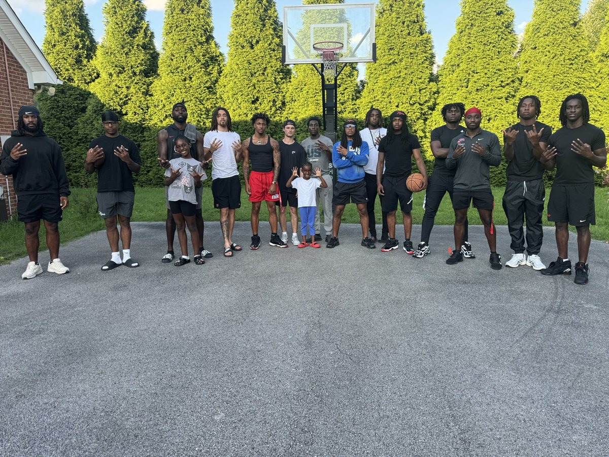 JLBarnes4's tweet image. The TOPS get it done on the field and in the classroom!! STUDENT comes before ATHLETE - 3.0 Dinner was a blast !!
#TheSHOW #TopsOnTOP