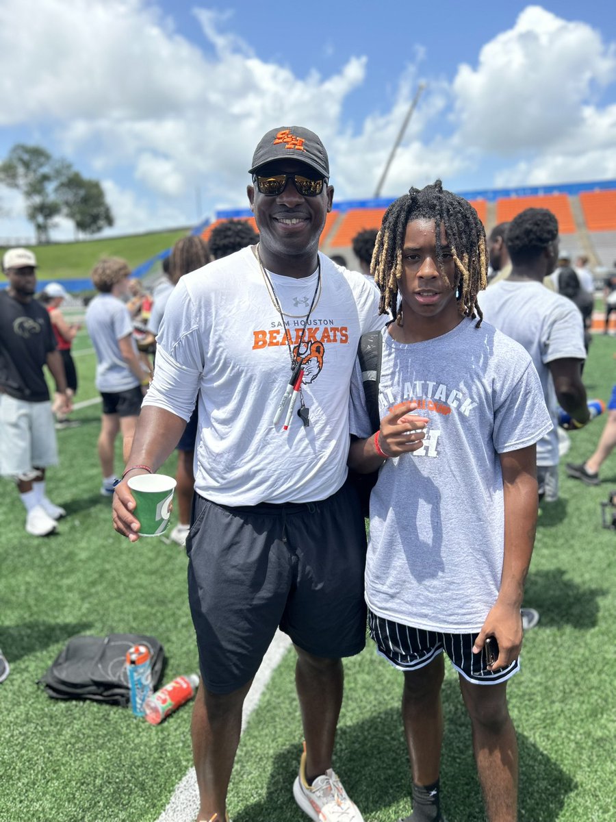 D_SampsonJr's tweet image. Had a good time at Sam Houston camp pick up some new things from the coaches @31_CoachFAL @Coach___E @streetziam