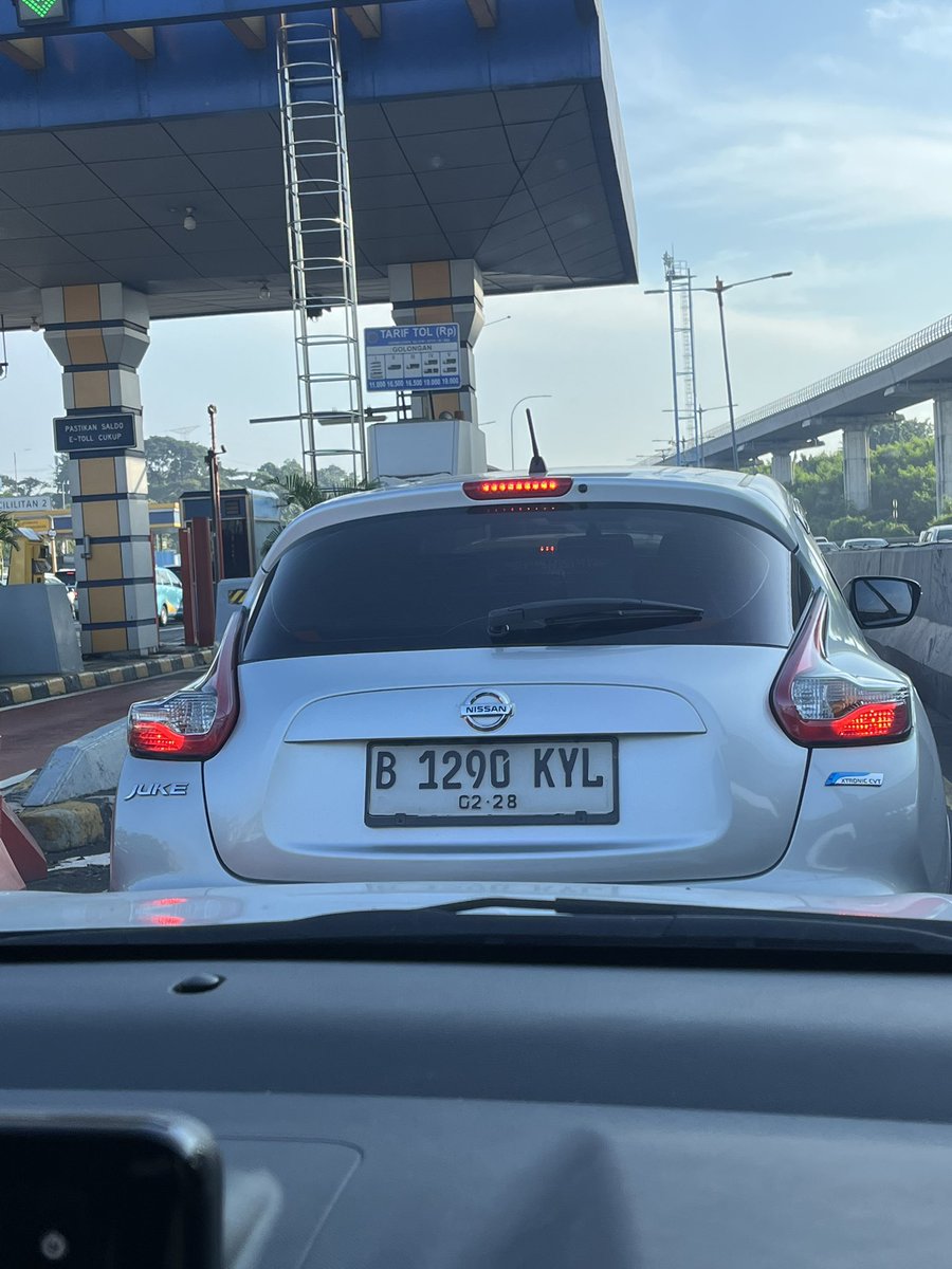 kudew86's tweet photo. Nissan Juke B 1290 KYL, anda sungguh ngga beradab. https://t.co/5wm6CWKLHD