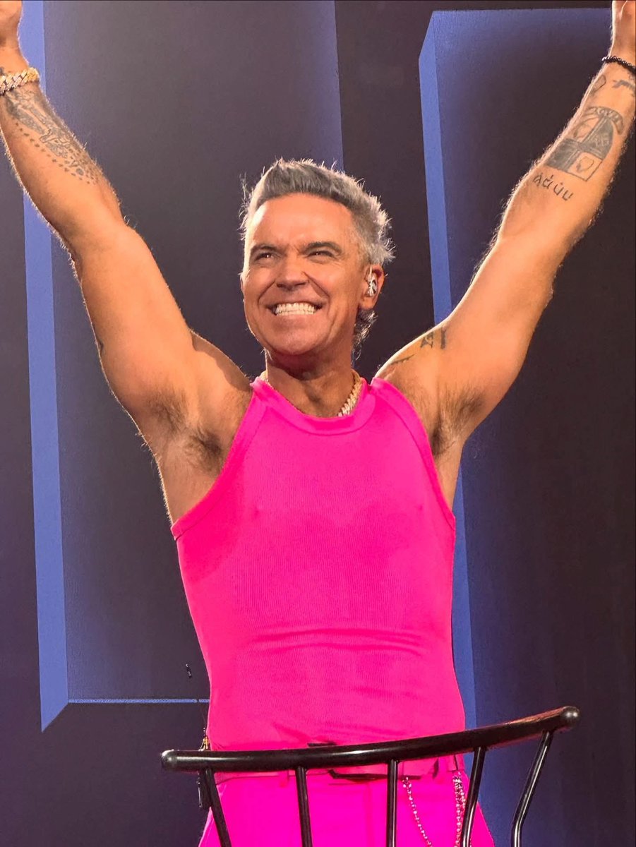 hourly Robbie Williams (@hourlywilliams) on Twitter photo 