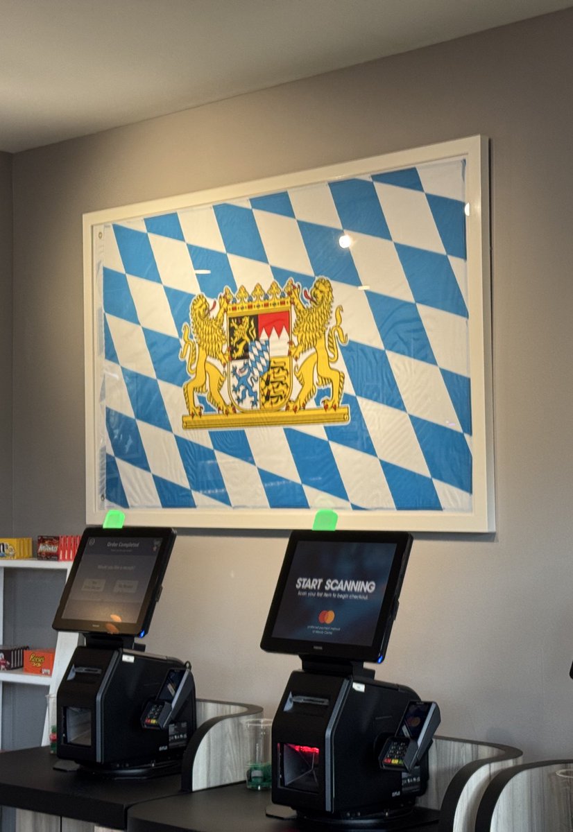 Es gibt sogar einen „Biergarten“ in der Arena 😍