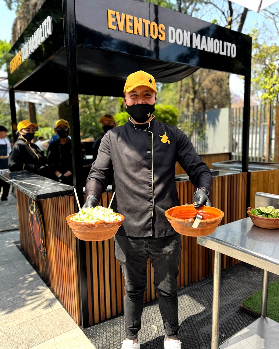 ¿Evento en puerta? Nosotros llegamos con todo:
Tacos, sabor, sazón y cero complicaciones 🌮✨
💬 Mándanos mensaje y te armamos el plan perfecto.