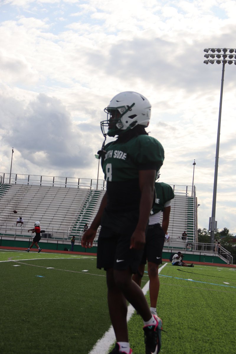 HollisMich90044's tweet photo. First action in the pads , this is JUST the beginning !!!
@ChrisBrooks83 
@Dbuck06 
@CoachDeeMitch 
@JPRockMO https://t.co/DWGMggkFPe