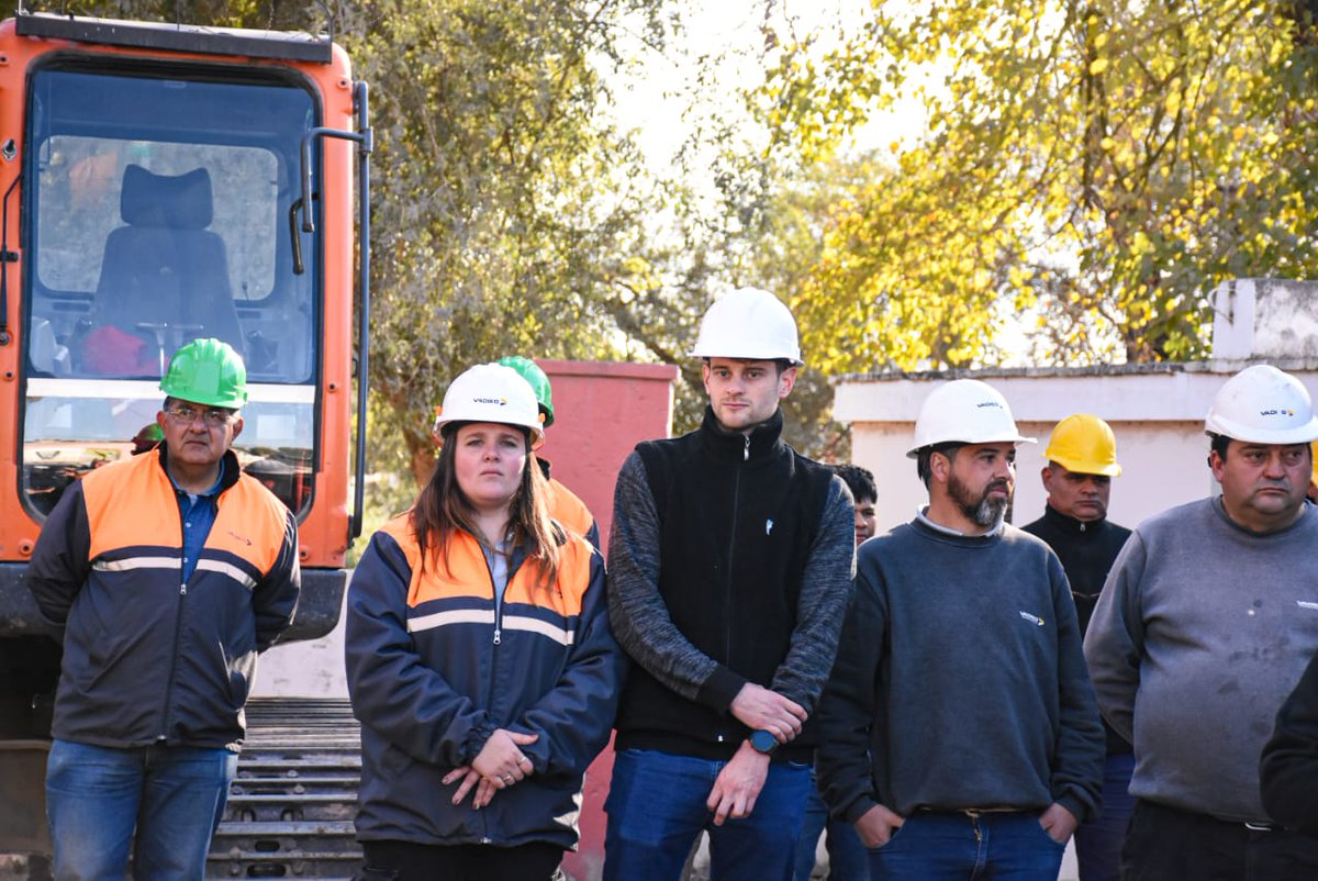 👷‍♂️ ¡Obras que transforman!

El intendente <a href="/PasseriniOk/">Daniel Passerini</a> y el gobernador <a href="/MartinLlaryora/">Martín Llaryora</a> inauguraron el nuevo colector cloacal en la zona sur de la ciudad.

✅ Más de 100 mil cordobeses se verán beneficiados con esta obra clave para el saneamiento y el desarrollo.