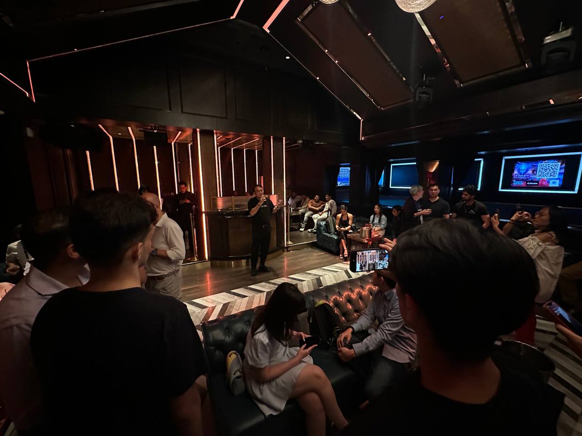 Neura_Web3_AI's tweet photo. Incredible energy last night at AI Matrix — AfterParty @superai_conf 🇸🇬

Huge thanks to @ABABlockchain for organizing.
AI, Web3, and endless connections as the community came together in Singapore.

#superAI #AIMatrix #Web3 #AIevent https://t.co/Vth9boMlxe