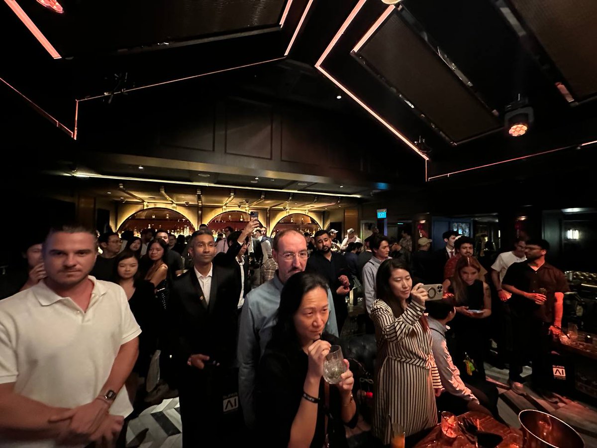 Neura_Web3_AI's tweet photo. Here are some more highlights from AI Matrix AfterParty during @superai_conf 🇸🇬
An incredible night of AI, Web3, and real connections.
Hosted together with @genesis_insight &amp; @ABABlockchain.

The energy in Singapore keeps growing.
#superAI #AIMatrix #Web3 #AIevent https://t.co/71gt8JRr4x